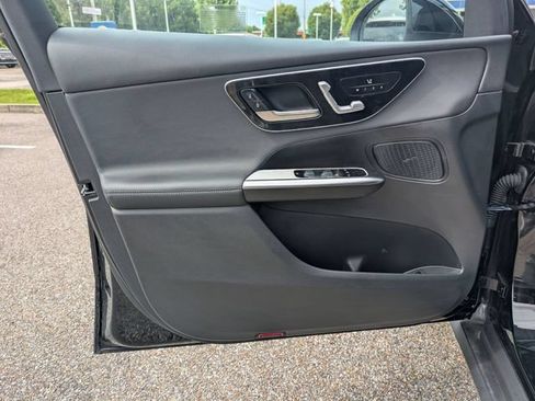 Used 2025 Mercedes-Benz GLC 300 4MATIC image 23