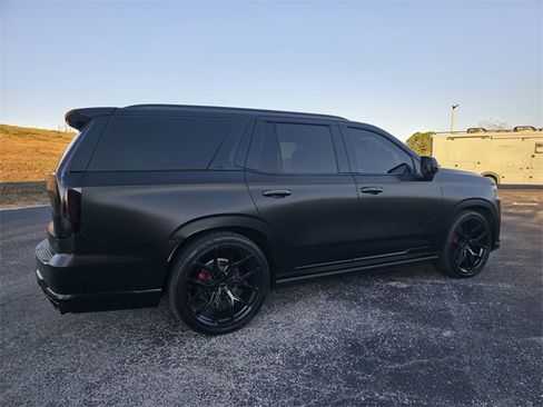 Used 2024 Cadillac Escalade V w/ LPO, ONYX Package image 5