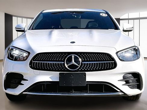 Used 2022 Mercedes-Benz E 350 Sedan image 2