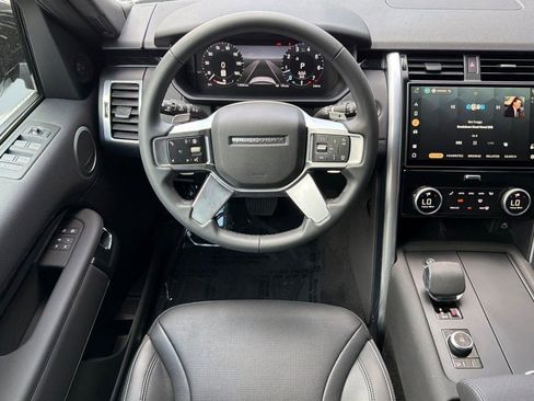 Used 2025 Land Rover Discovery S AWD/4WD image 18