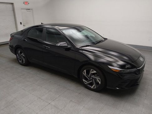 Used 2025 Hyundai Elantra Sport FWD image 11