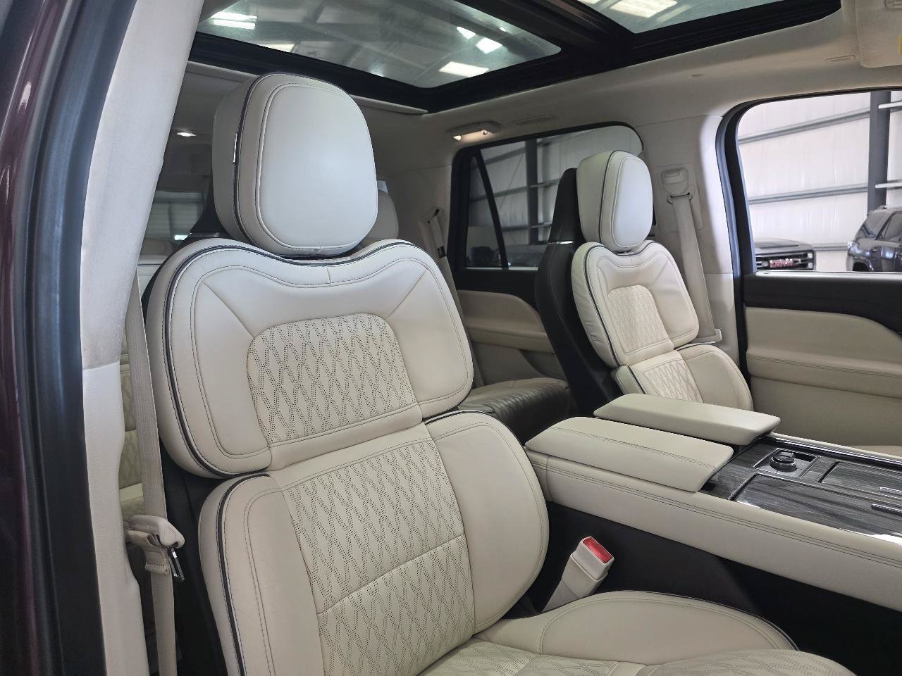 Used 2020 Lincoln Navigator Black Label w/ Cargo Convenience Package AWD/4WD image 19