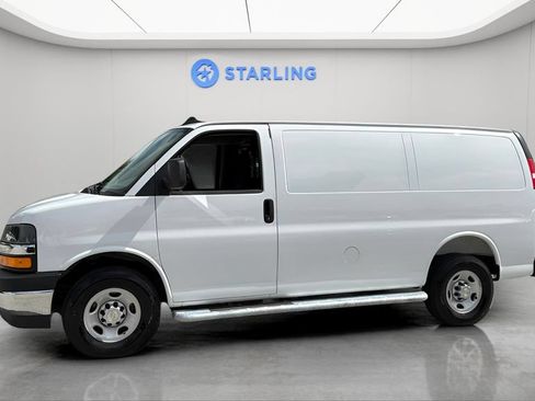 Used 2025 Chevrolet Express 2500 w/ Driver Convenience Package RWD image 3