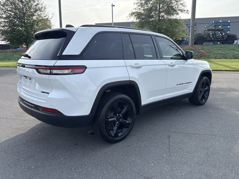 Certified 2024 Jeep Grand Cherokee Limited w/ Black Appearance Package AWD/4WD image 9
