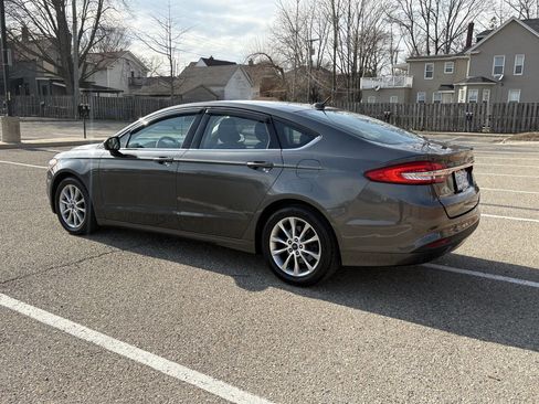 Used 2017 Ford Fusion SE w/ Fusion SE Technology Package FWD image 13