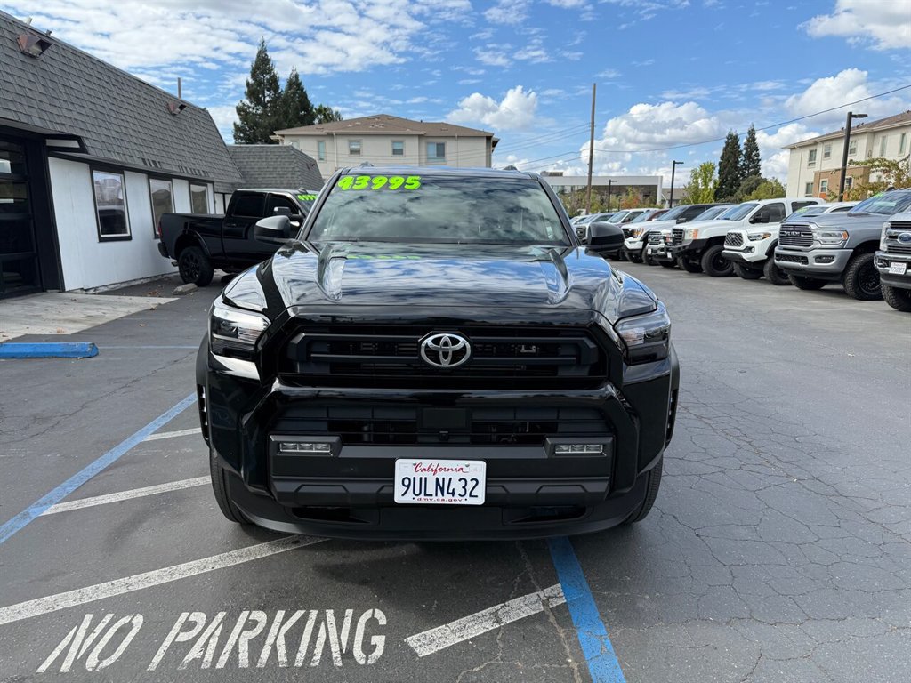 Used 2025 Toyota 4Runner SR5 AWD/4WD image 2