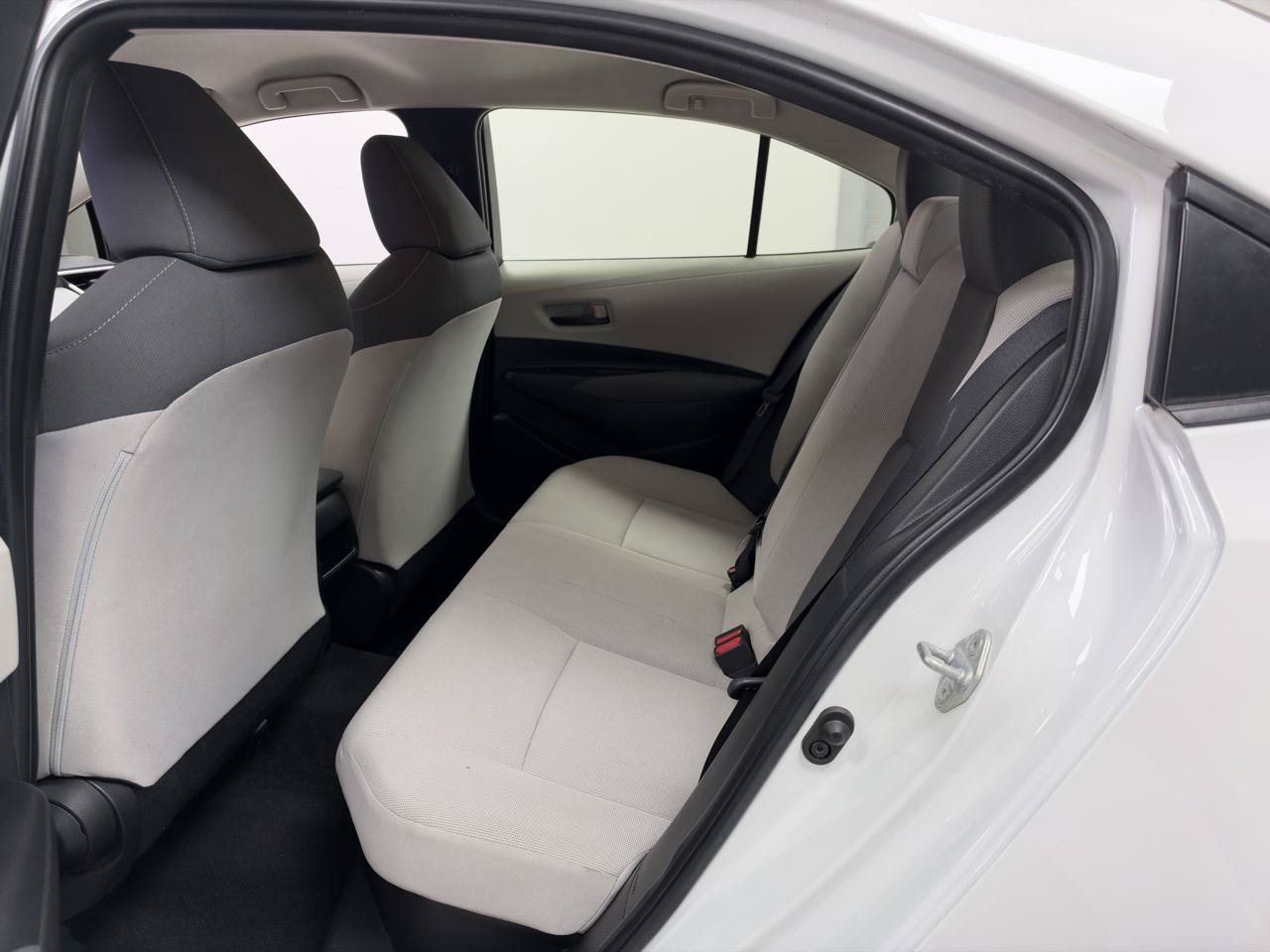Used 2022 Toyota Corolla LE FWD image 30