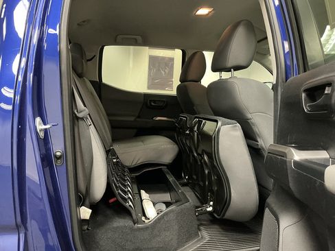 Used 2022 Toyota Tacoma SR5 w/ Black Out Package (TMS) AWD/4WD image 32