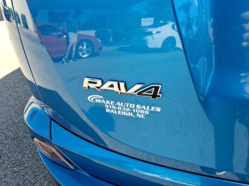 Used 2018 Toyota RAV4 SE w/ Power Extra Value Package AWD/4WD image 5