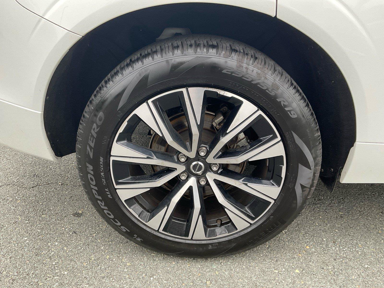 Certified 2024 Volvo XC60 B5 Plus w/ Climate Package AWD/4WD image 16