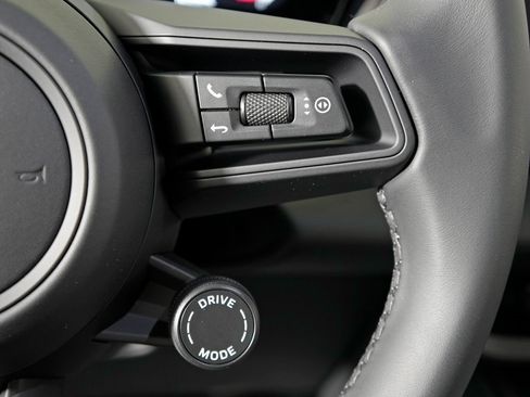 New 2026 Porsche Macan 4 Electric image 25