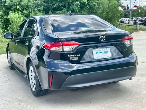 Used 2025 Toyota Corolla LE FWD image 5