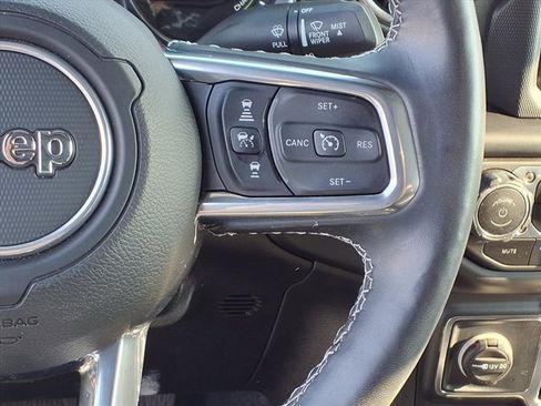 Used 2022 Jeep Wrangler Unlimited Sahara w/ Cold Weather Group image 18