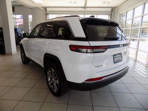 New 2026 Jeep Grand Cherokee Limited w/ Luxury Tech Group II RWD image 5