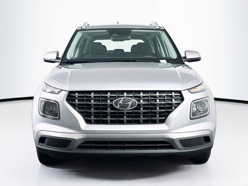 Used 2025 Hyundai Venue SEL image 2