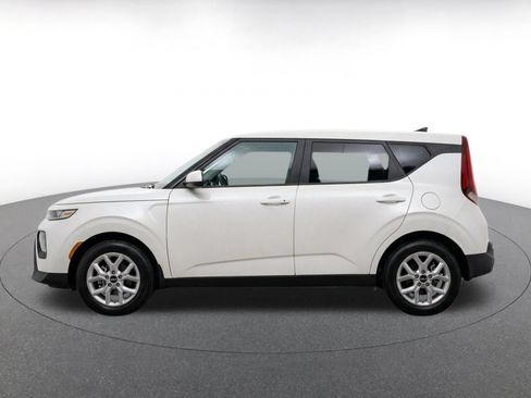 Used 2025 Kia Soul LX w/ LX Technology Package FWD image 4