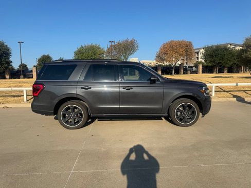 Used 2024 Ford Expedition Limited RWD image 3