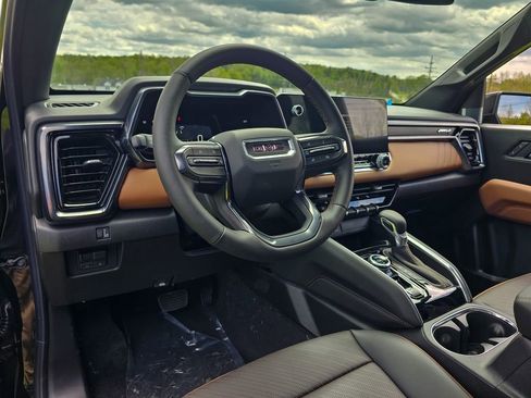 New 2026 GMC Canyon AT4 w/ Technology Plus Package AWD/4WD image 14