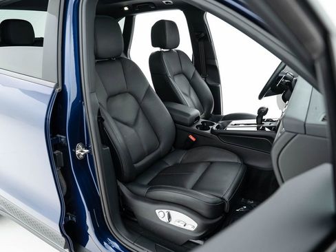 Used 2024 Porsche Macan Base w/ Premium Plus Package image 53