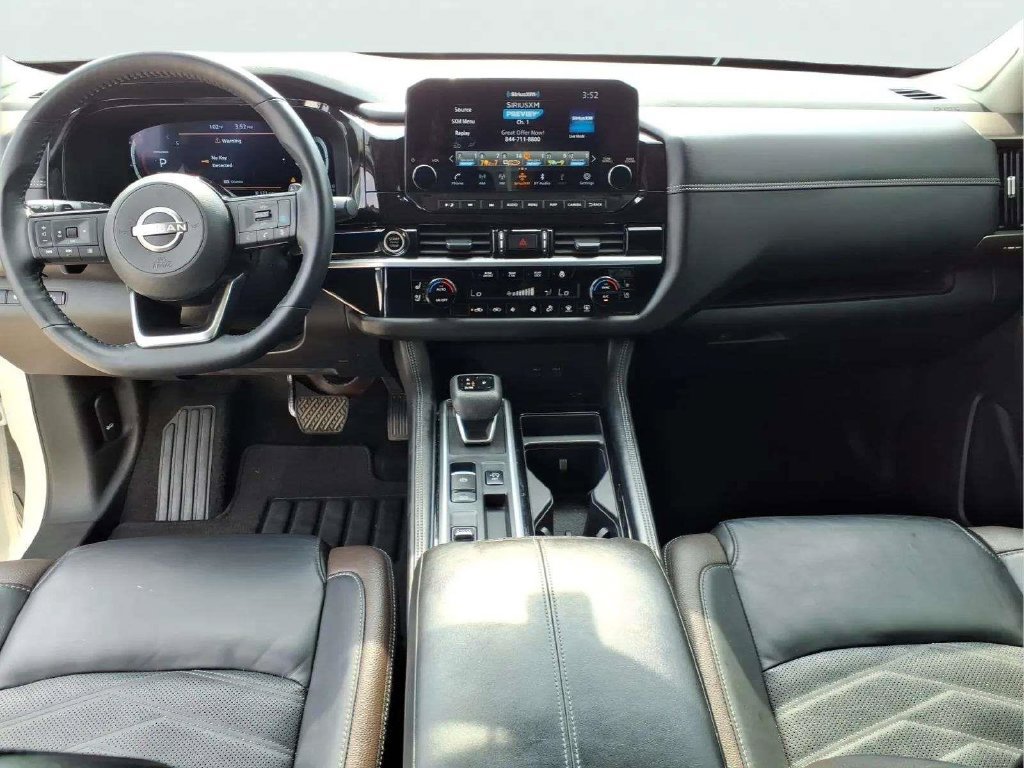Used 2024 Nissan Pathfinder Platinum w/ Black Appearance Package FWD image 18