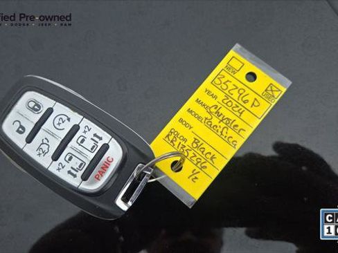 Certified 2024 Chrysler Pacifica Touring-L FWD image 19