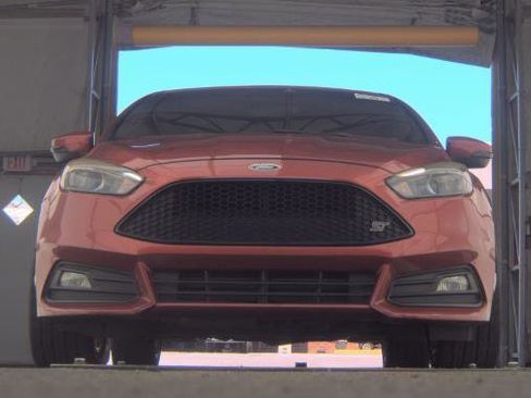 Used 2018 Ford Focus ST w/ Equipment Group 402A FWD image 5