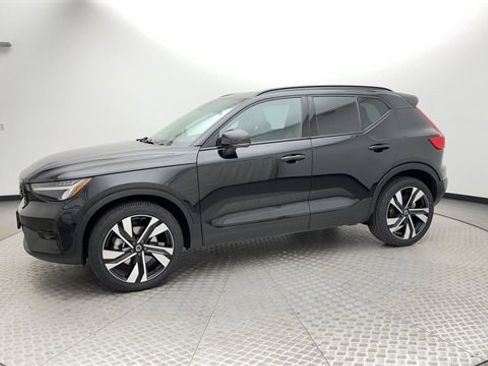 Certified 2024 Volvo XC40 B5 Plus w/ Protection Package Premier image 6