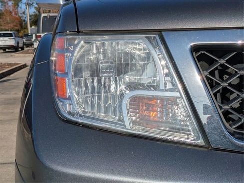 Used 2019 Nissan Frontier SV image 10