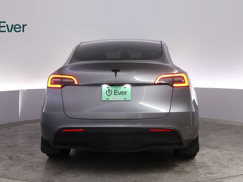 Used 2024 Tesla Model Y Long Range RWD image 15