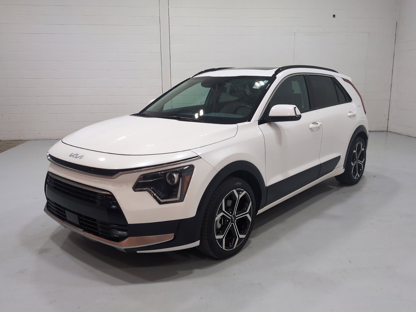 Certified 2024 Kia Niro EX Touring FWD image 7
