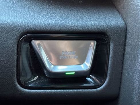 Used 2025 GMC Yukon XL Denali image 23