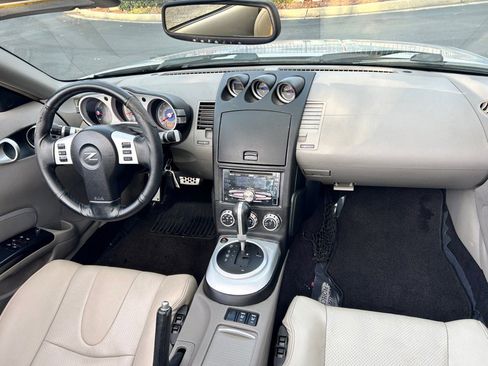 Used 2006 Nissan 350Z Touring image 24