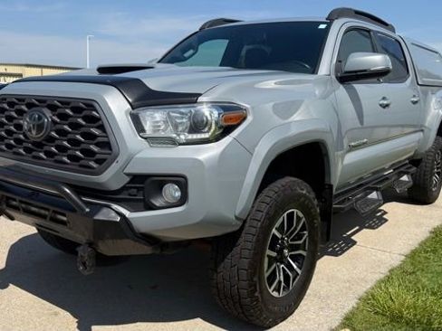 Used 2021 Toyota Tacoma SR5 AWD/4WD image 8