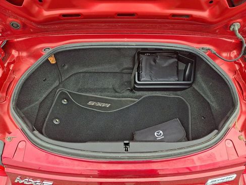 Used 2018 MAZDA MX-5 Miata RF Club RWD image 29