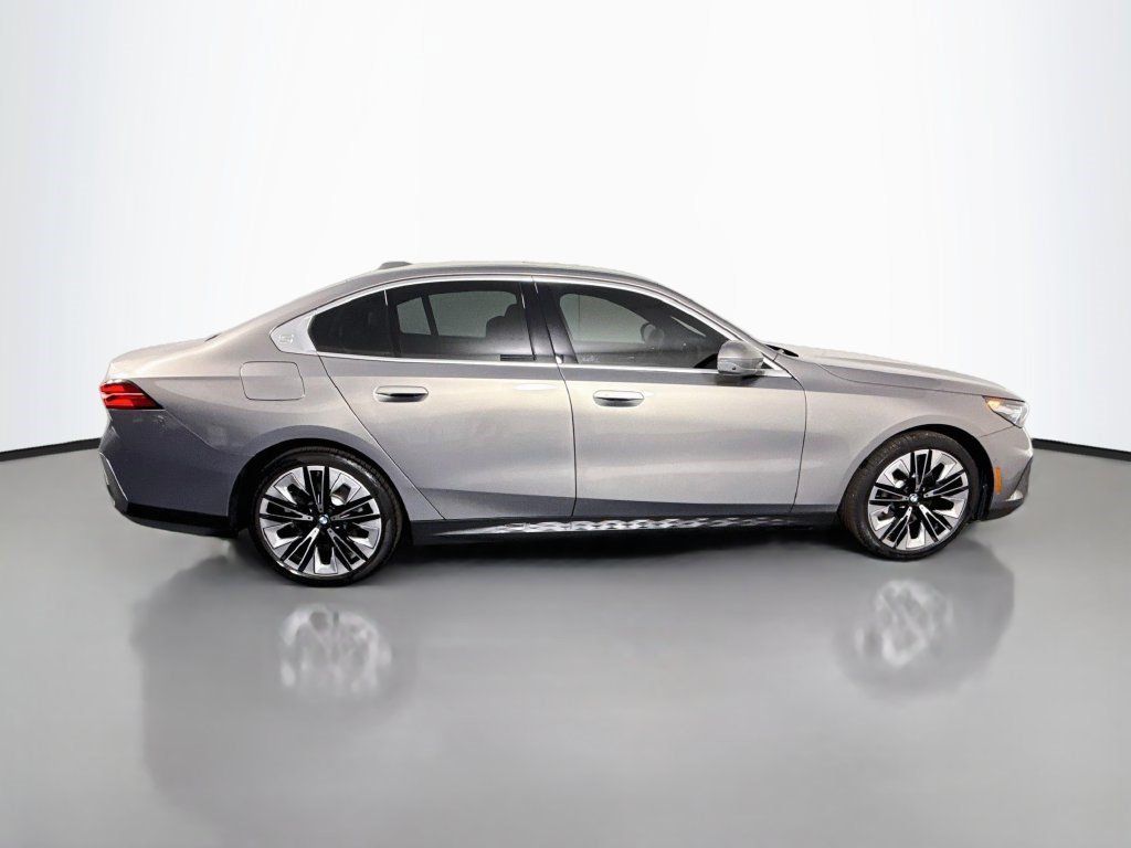 Used 2024 BMW 530i w/ Premium Package RWD image 11