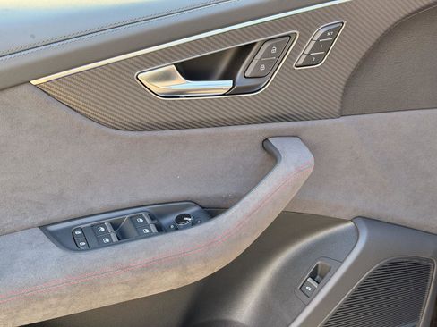 New 2025 Audi RS Q8 performance image 11