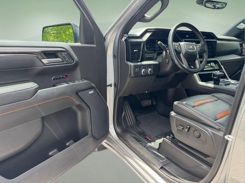 Used 2024 GMC Sierra 1500 AT4 w/ Technology Package AWD/4WD image 17