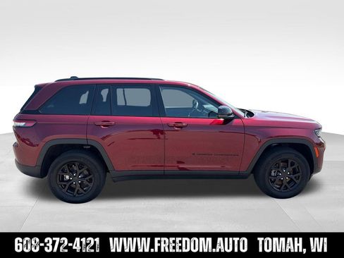 Used 2025 Jeep Grand Cherokee Altitude AWD/4WD image 6