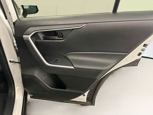 Used 2019 Toyota RAV4 LE image 31