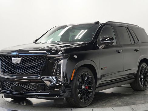 Used 2026 Cadillac Escalade V w/ LPO, ONYX Package AWD/4WD image 5