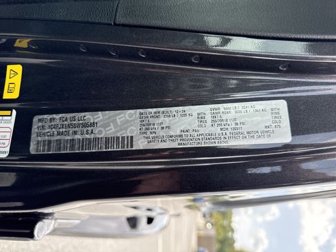 Used 2025 Jeep Wrangler Unlimited Sahara AWD/4WD image 32
