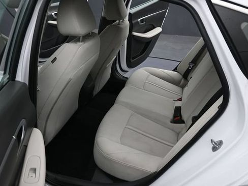 Used 2025 Hyundai Sonata SEL FWD image 9