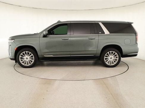 Used 2023 Cadillac Escalade ESV Premium Luxury AWD/4WD image 2