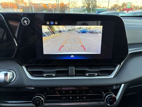 Used 2025 Chevrolet Equinox LT image 17