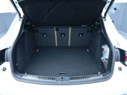 Certified 2025 Porsche Macan AWD/4WD image 16