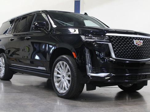 Used 2023 Cadillac Escalade ESV Premium Luxury w/ Performance Package AWD/4WD image 3