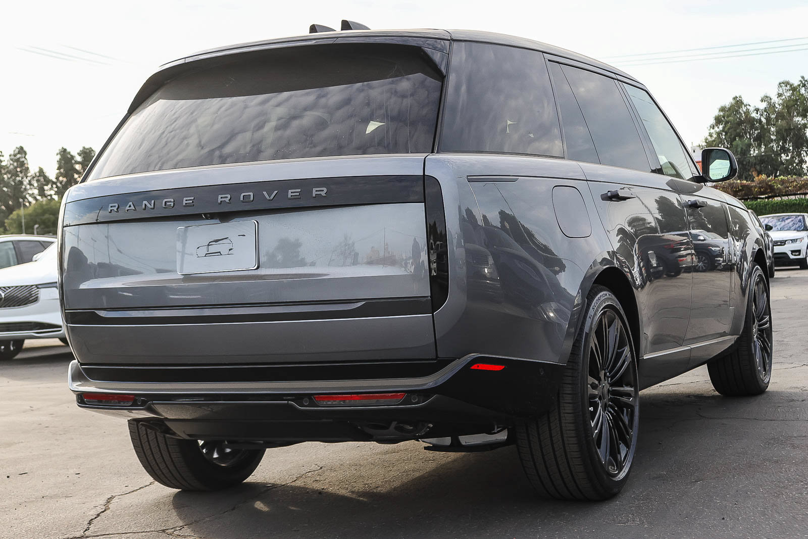 New 2026 Land Rover Range Rover Long Wheelbase SE AWD/4WD image 4