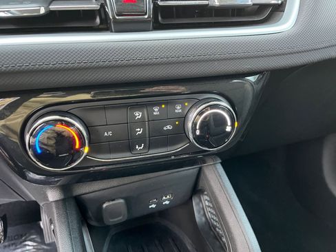 Used 2025 Chevrolet TrailBlazer LT w/ Driver Confidence Package image 24