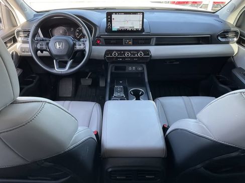 Certified 2025 Honda Pilot Touring image 10