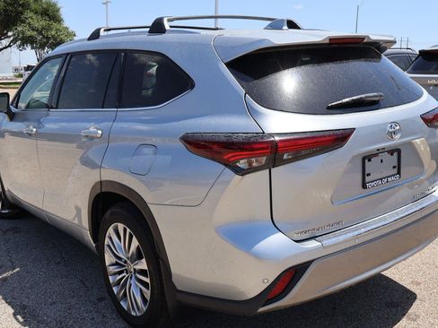 Used 2025 Toyota Highlander Platinum AWD/4WD image 5
